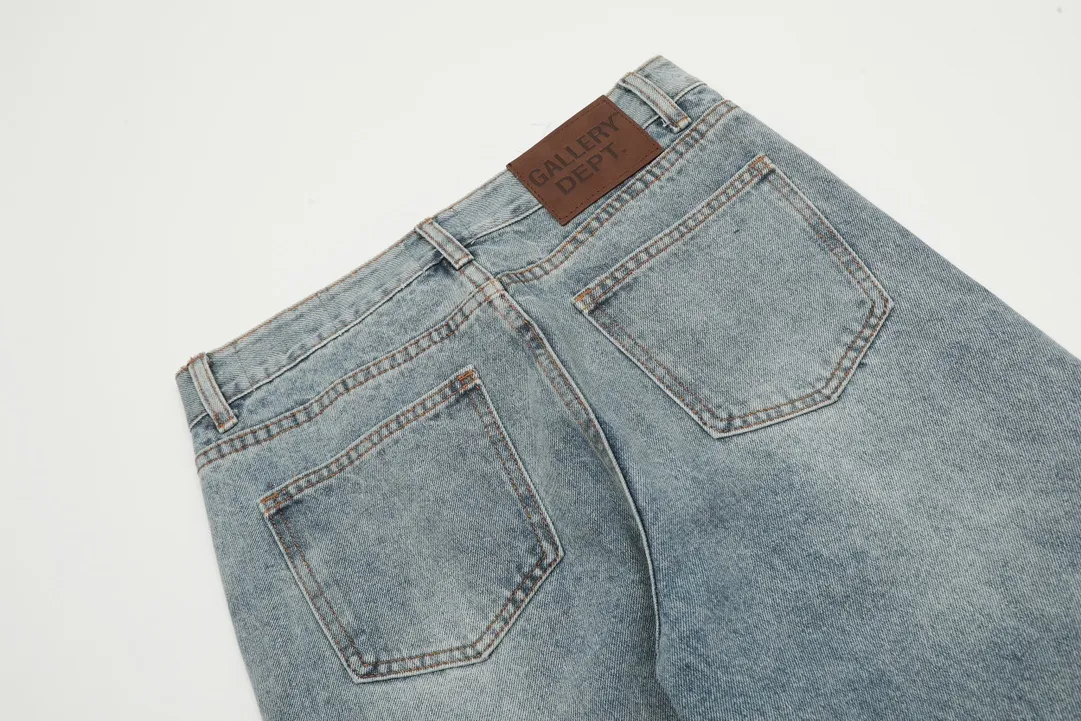 #8019 P250💰 GALLERY DEPT. Denim splicing flames🔥flare pants washed and distressed spliced jeans -Original purchase and pattern making to truly restore the ultimate vintage texture -Original hardware accessories, washed and other elevators, QR code analysis are all purchased from the original factory, with high degree of restoration, you are welcome to compare with a certain product ~ -Three-dimensional version Loose and comfortable, not picky about the figure, taller and slimmer, factory Seiko, original factory quality control, same style for men and women, can be matched with couples Versatile recommendation: must-have jeans for all seasons Color: blue Size: S-XXL (28-36)